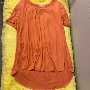 Love on a Hanger Top. Sz L